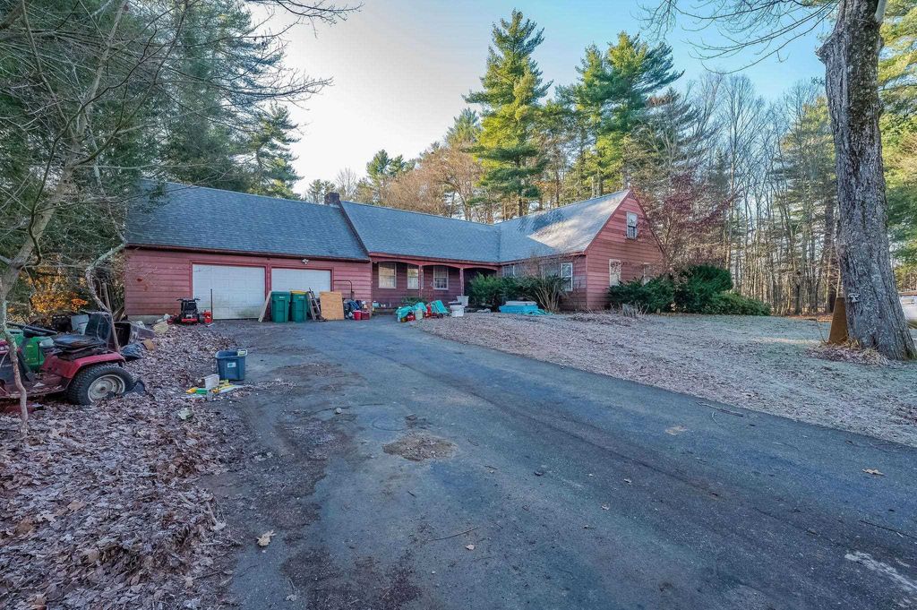 Photo of 1 Exeter Road, Kingston, NH 03848 (MLS # 5070943)
