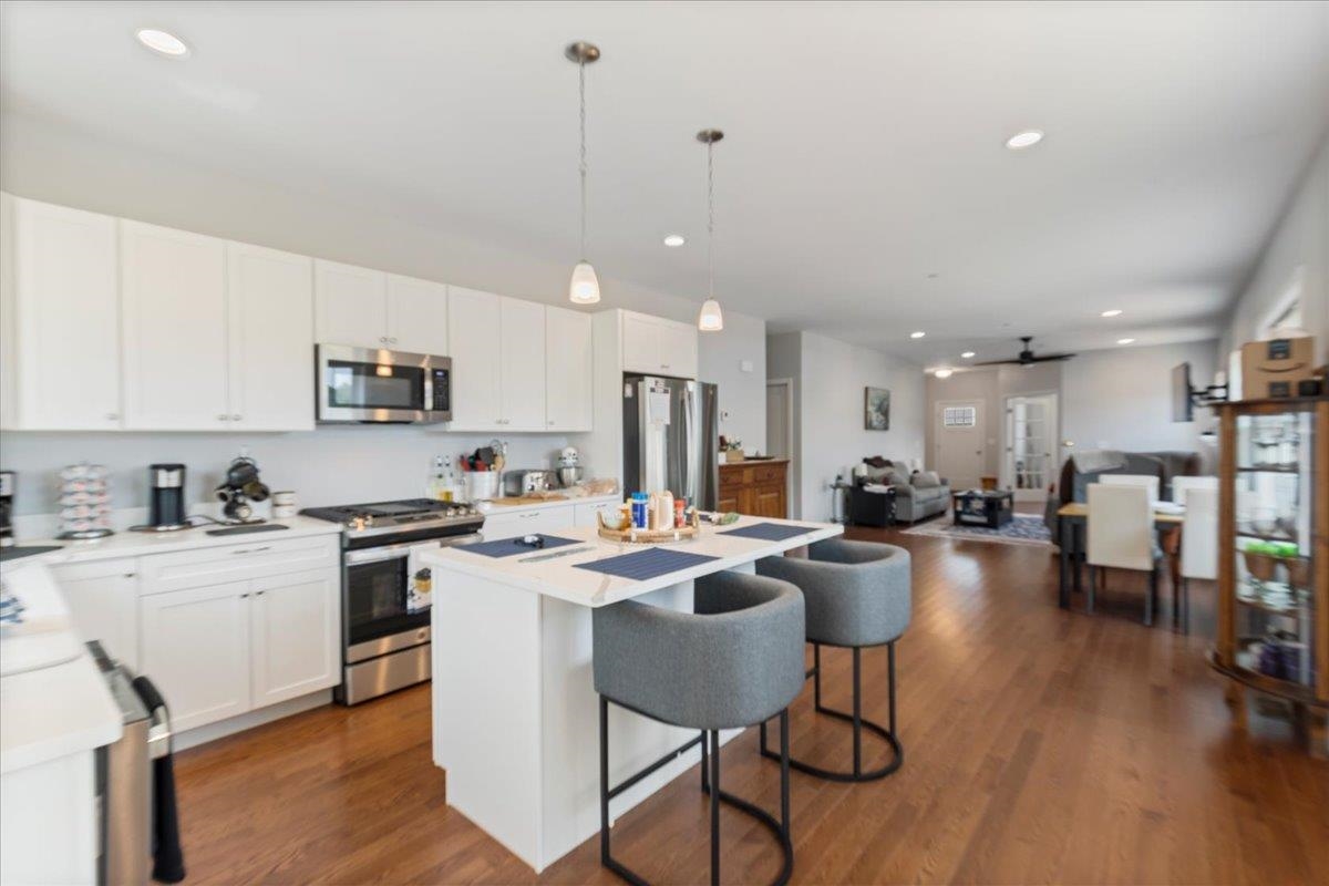 Pelham, New Hampshire 03076, United States, 2 Bedrooms Bedrooms, ,2 BathroomsBathrooms,Residential,Active,73815