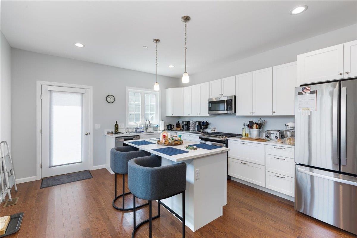 Pelham, New Hampshire 03076, United States, 2 Bedrooms Bedrooms, ,2 BathroomsBathrooms,Residential,Active,73815