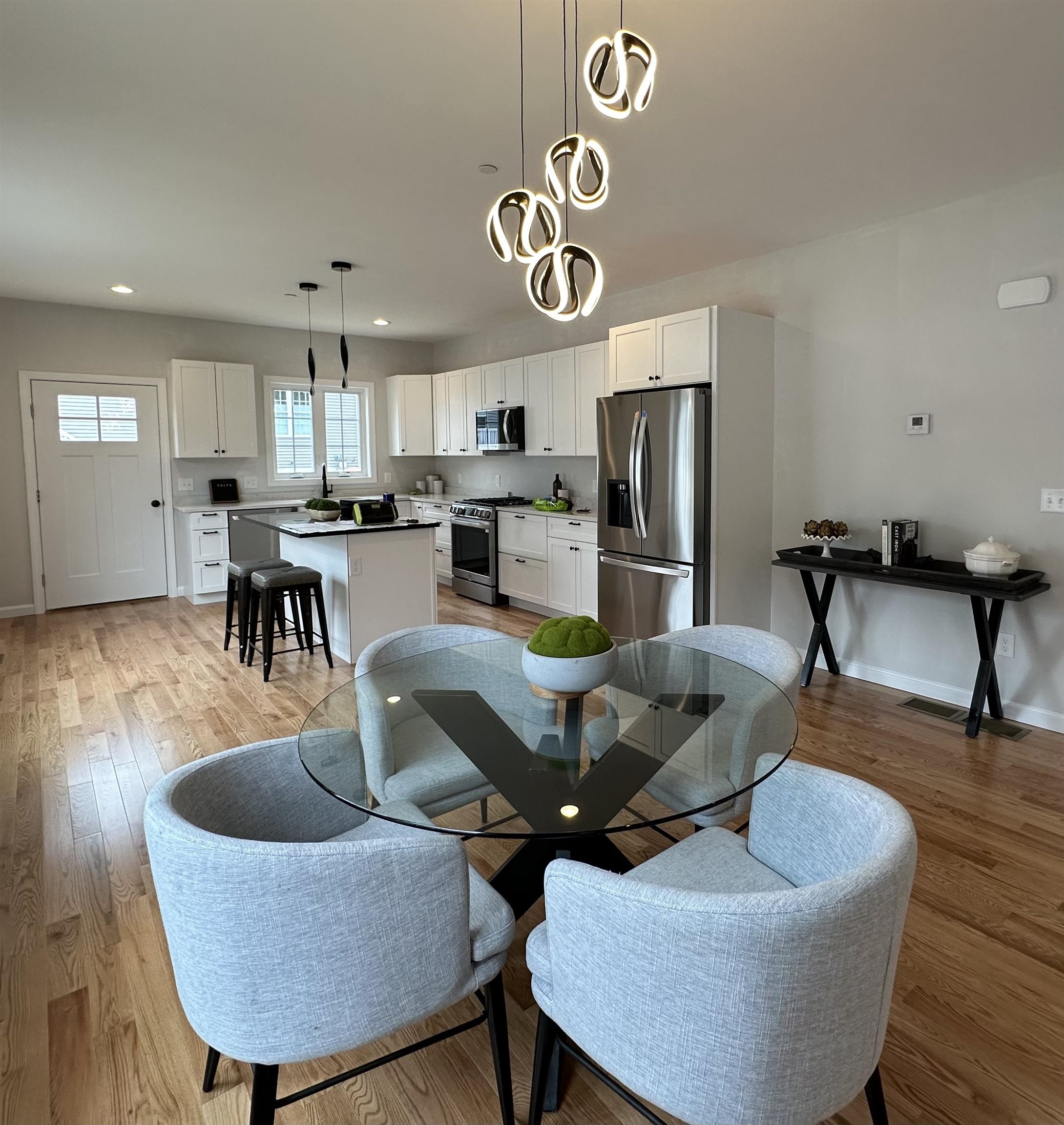 Pelham, New Hampshire 03076, United States, 2 Bedrooms Bedrooms, ,2 BathroomsBathrooms,Residential,Active,73815