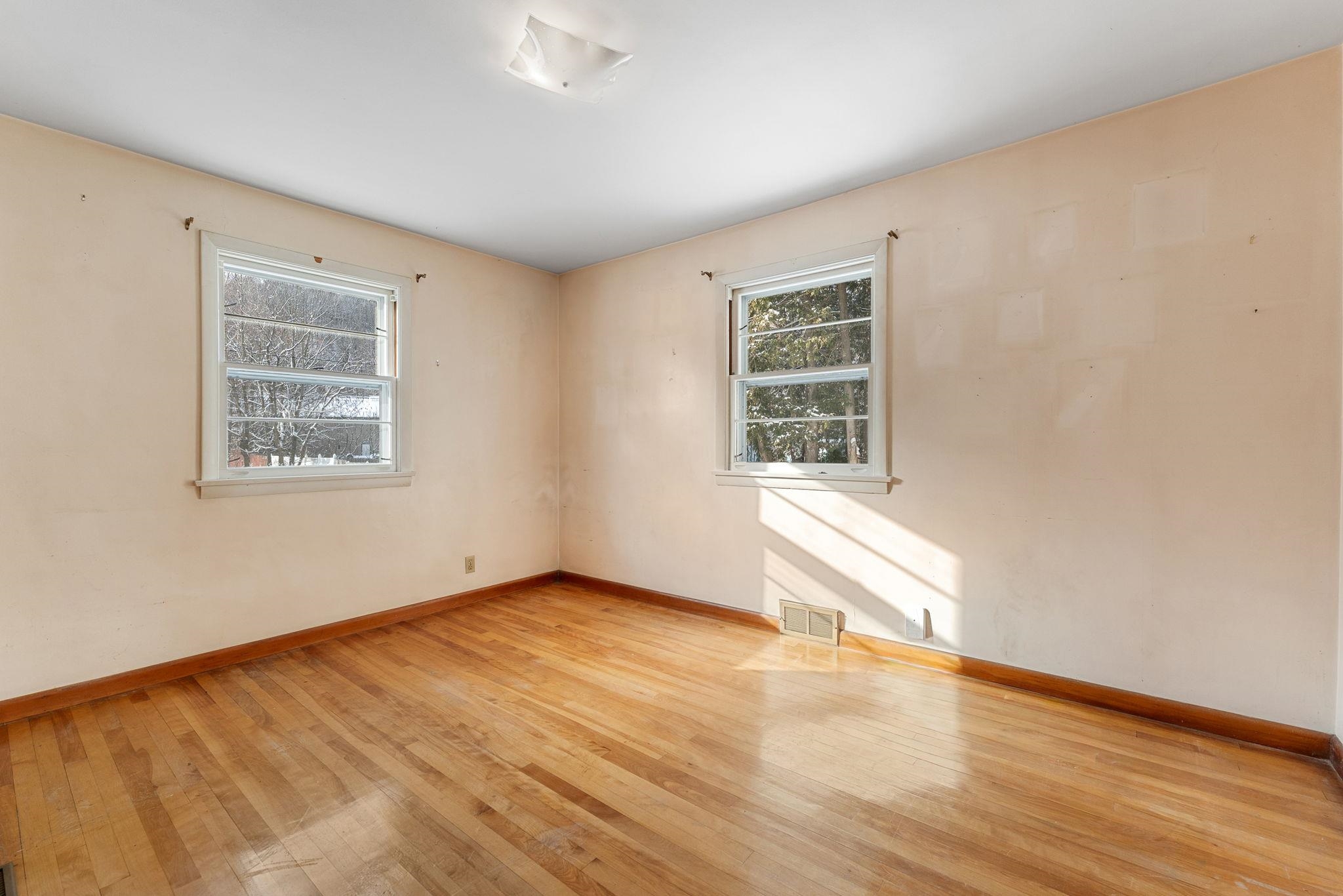 Barre City, Vermont 05641, United States, 2 Bedrooms Bedrooms, ,2 BathroomsBathrooms,Residential,Active,254394