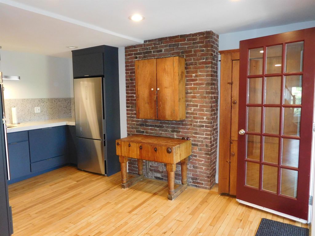 Photo of 125 W Merrimack Street, Manchester, NH 03101 (MLS # 5063661)