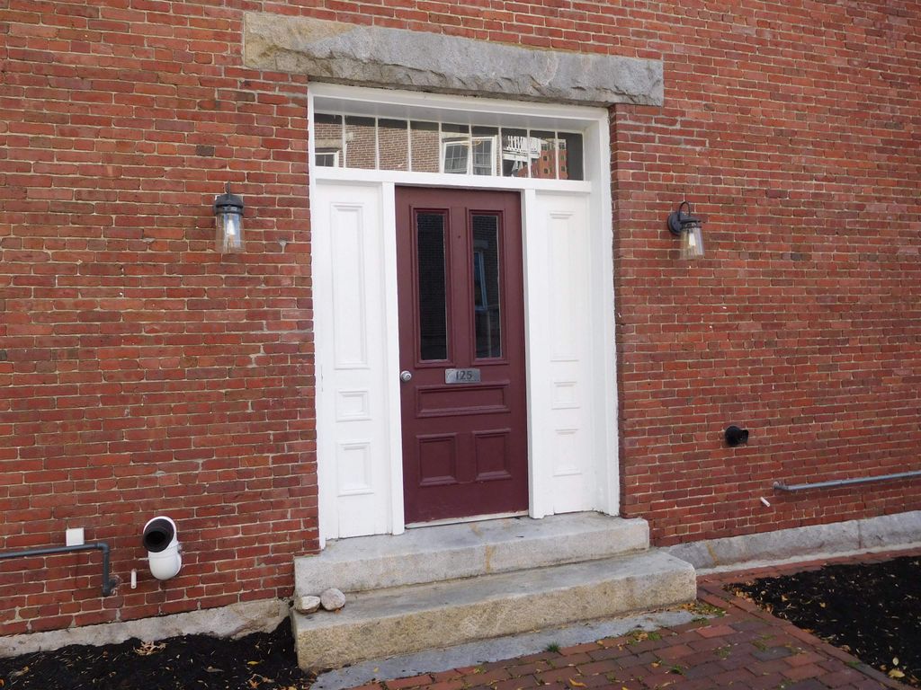 Photo of 125 W Merrimack Street, Manchester, NH 03101 (MLS # 5063661)