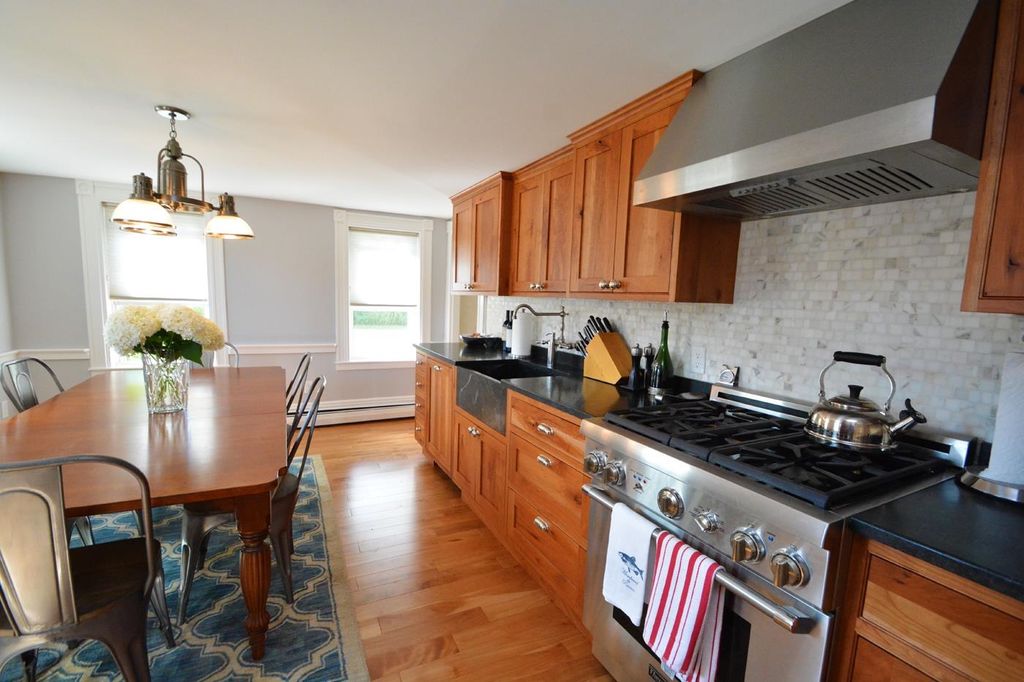 Photo of 445 Pleasant Street, Portsmouth, NH 03801 (MLS # 5054401)