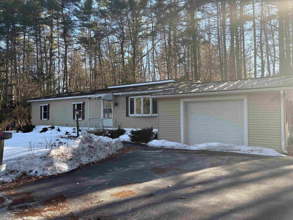 Photo of 15 Edgewood Drive, Hopkinton, NH 03229 (MLS # 5080670)