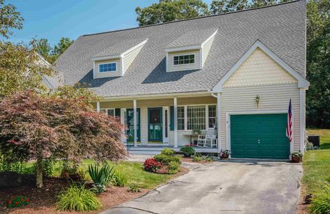 Photo of 8 Royal Lane, Raymond, NH 03077 (MLS # 5056119)