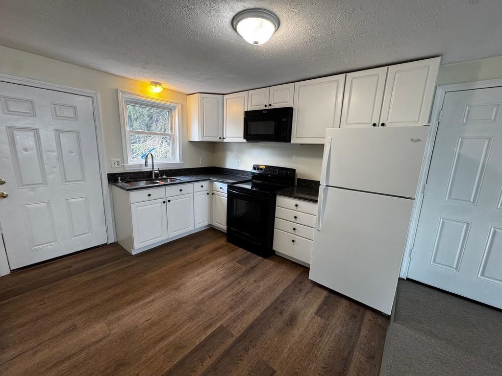Photo of 249 E High Street #3, Manchester, NH 03104 (MLS # 5058193)