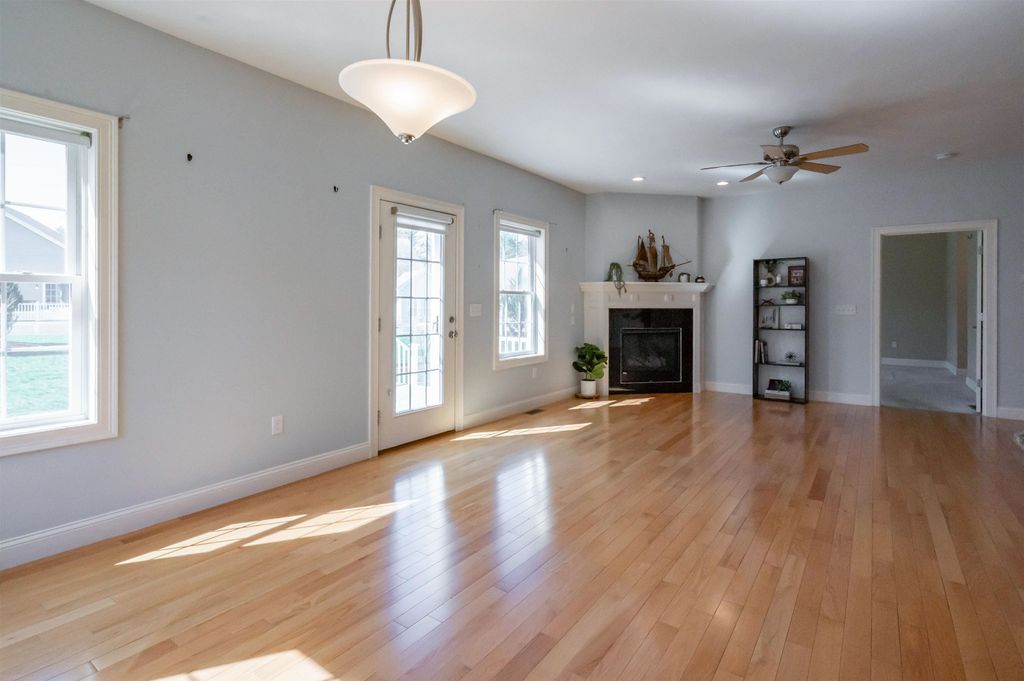 Photo of 12 Torrey Pines Circle, Plaistow, NH 03865 (MLS # 5085149)