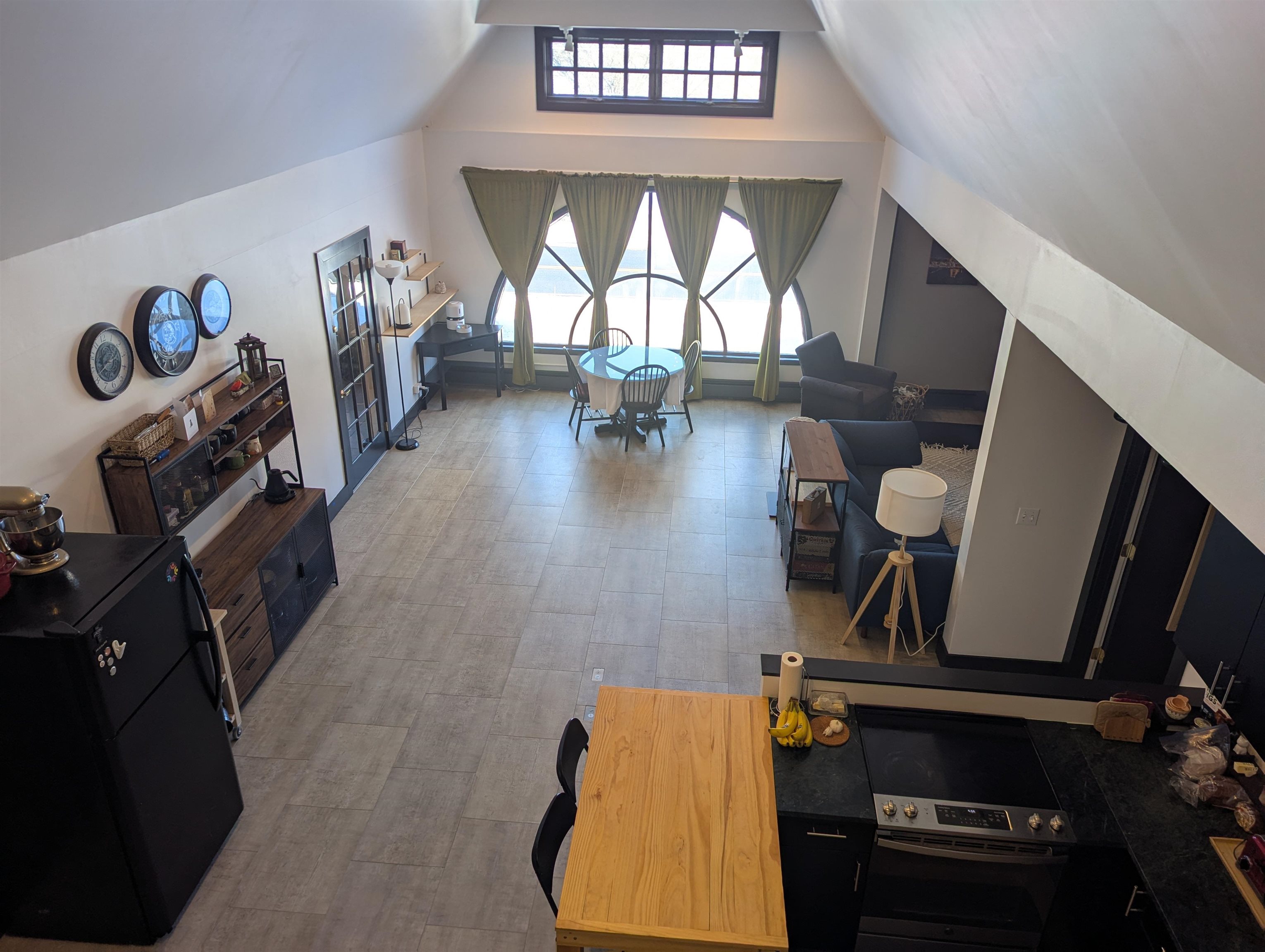 442 E Woodstock Road 4A
