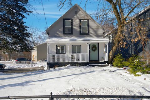 Photo of 29 Central Street, Derry, NH 03038 (MLS # 5071790)