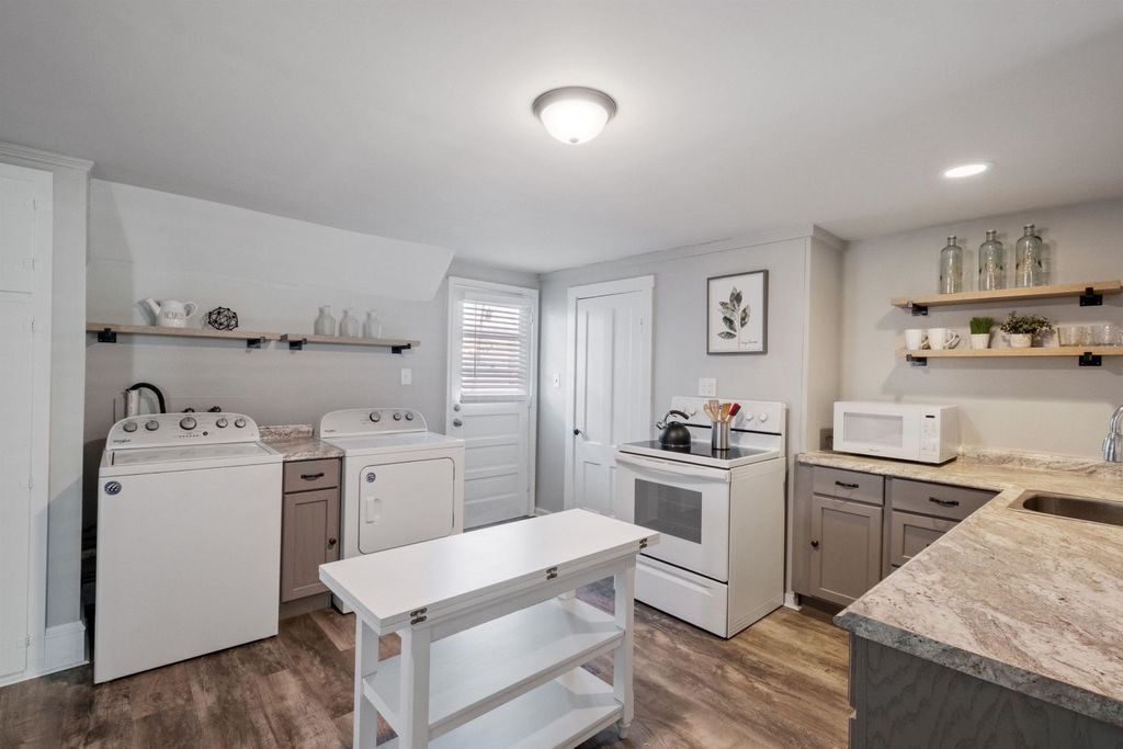 Photo of 526 Hevey Street #3, Manchester, NH 03102 (MLS # 5072434)