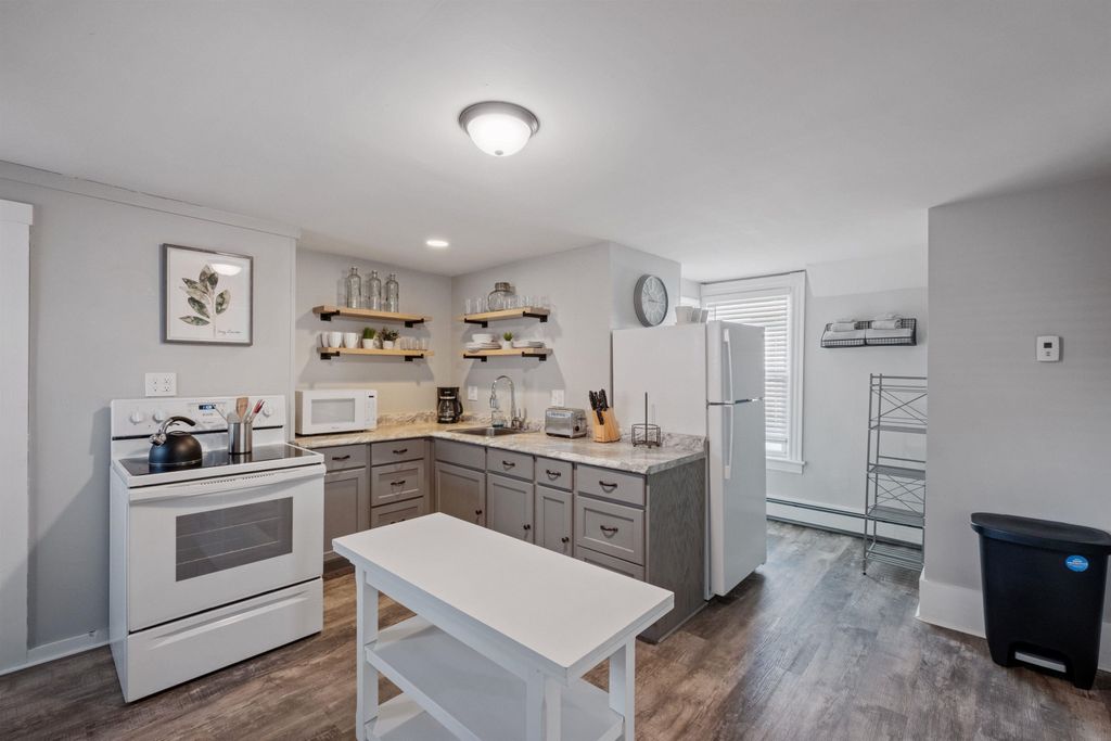 Photo of 526 Hevey Street #3, Manchester, NH 03102 (MLS # 5072434)