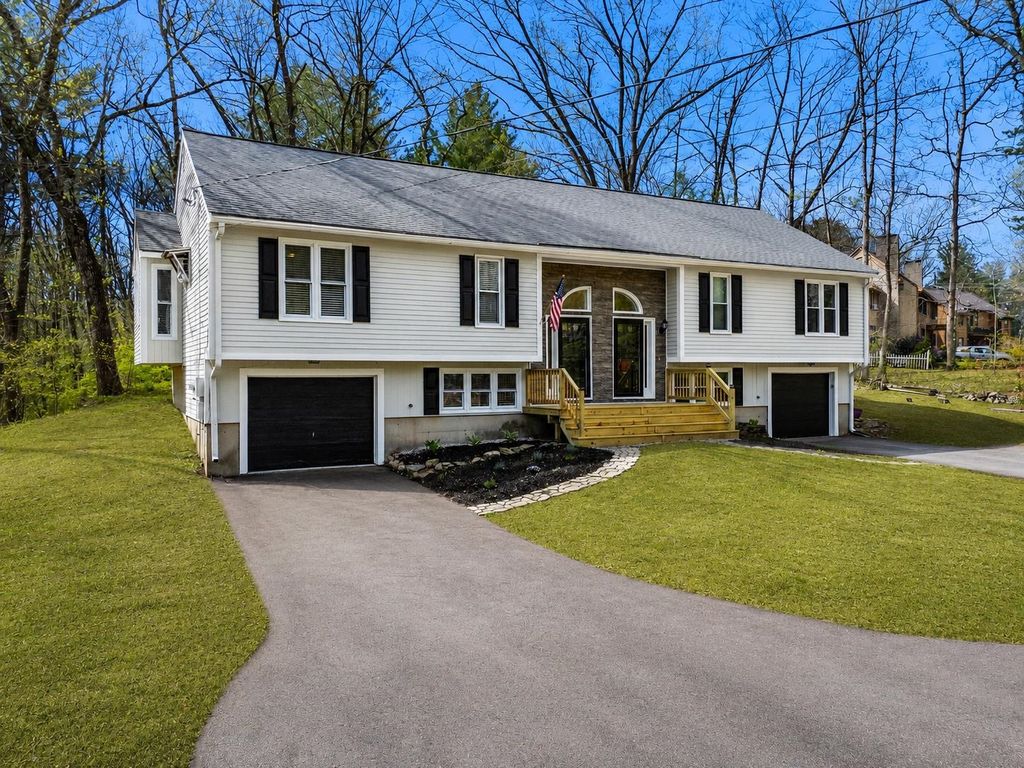 Photo of 7 Kingston Way, Hudson, NH 03051 (MLS # 5088488)