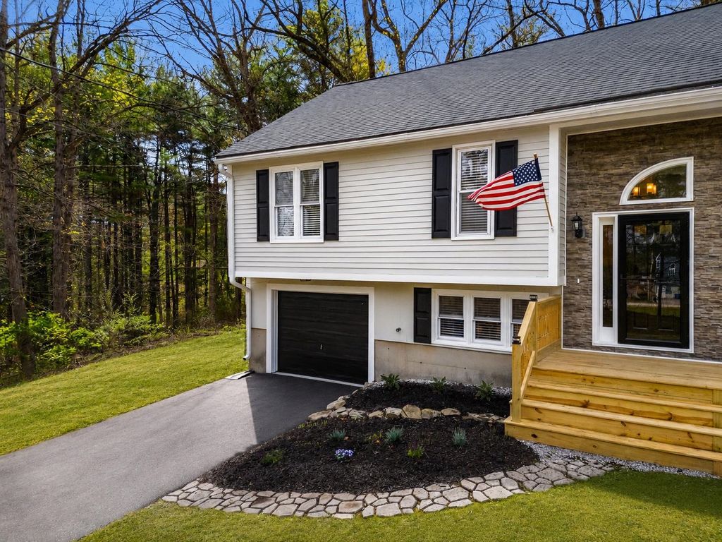 Photo of 7 Kingston Way, Hudson, NH 03051 (MLS # 5088488)