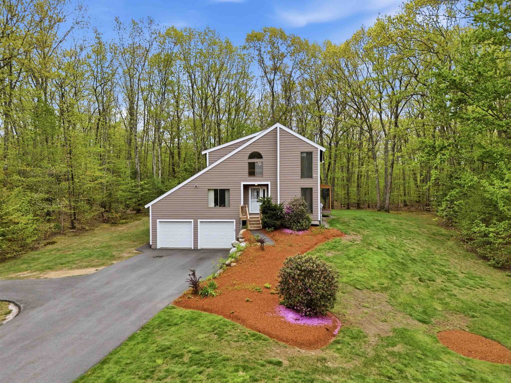 Photo of 35 Pilgrim Circle, Hampstead, NH 03826 (MLS # 5088786)