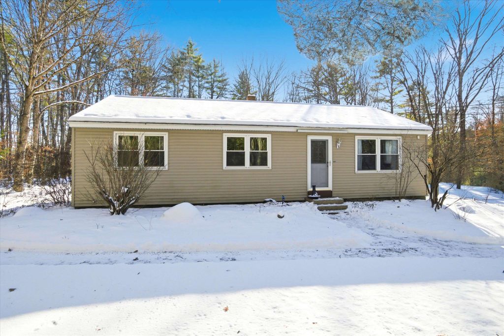 Photo of 465 Clinton Street, Concord, NH 03301 (MLS # 5071992)