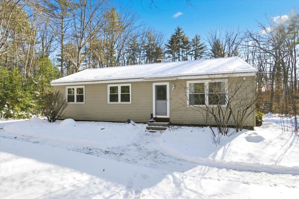 Photo of 465 Clinton Street, Concord, NH 03301 (MLS # 5071992)