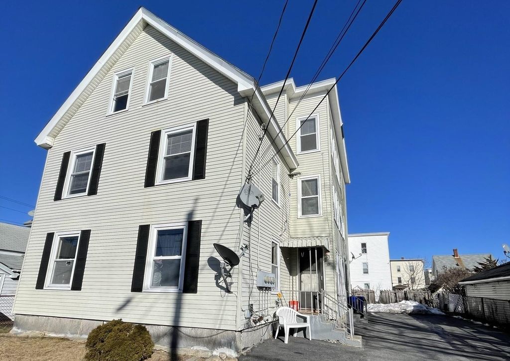 Photo of 12 Cumberland Street #3rd Floor, Manchester, NH 03102 (MLS # 5083806)
