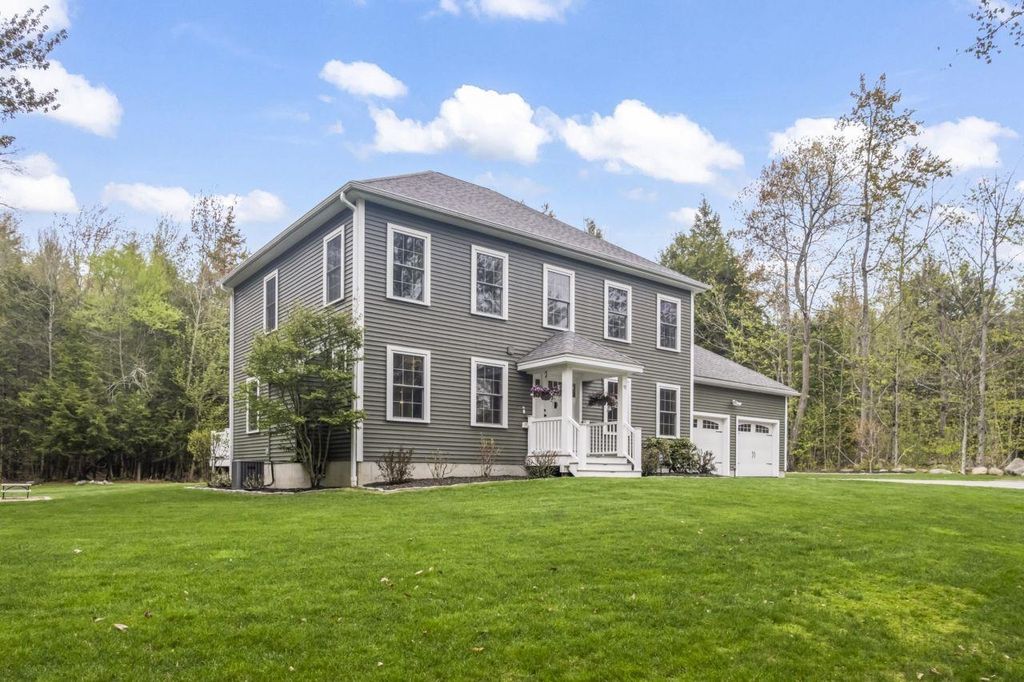 Photo of 90 Village Place Drive, Barrington, NH 03825 (MLS # 5088734)