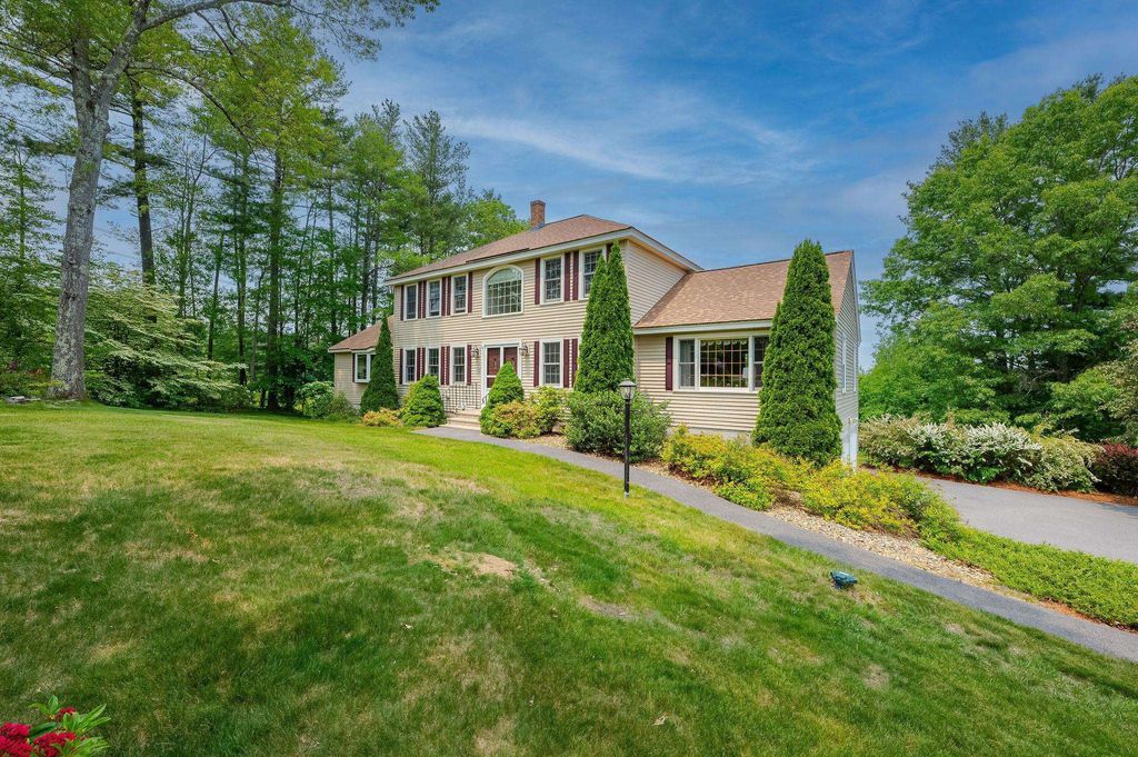 Photo of 10 Jason Drive, Londonderry, NH 03053 (MLS # 5045209)
