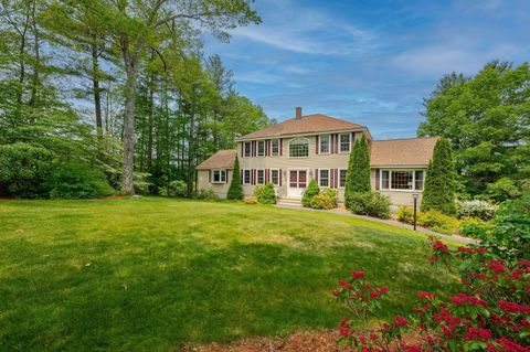 Photo of 10 Jason Drive, Londonderry, NH 03053 (MLS # 5045209)