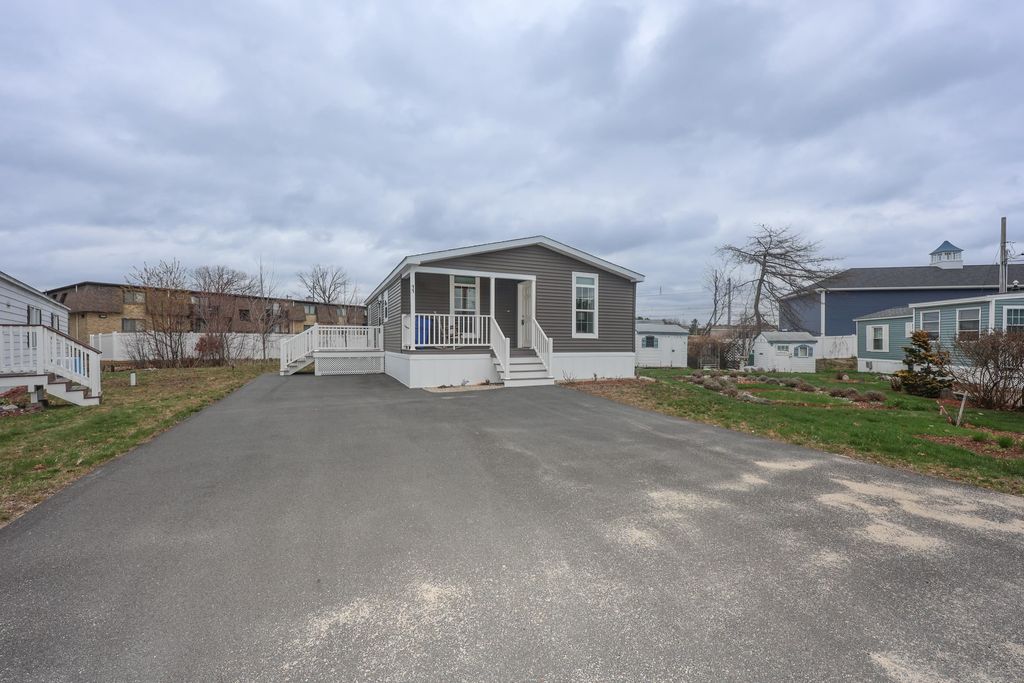 Photo of 11 Hagop Road, Salem, NH 03073 (MLS # 5085974)