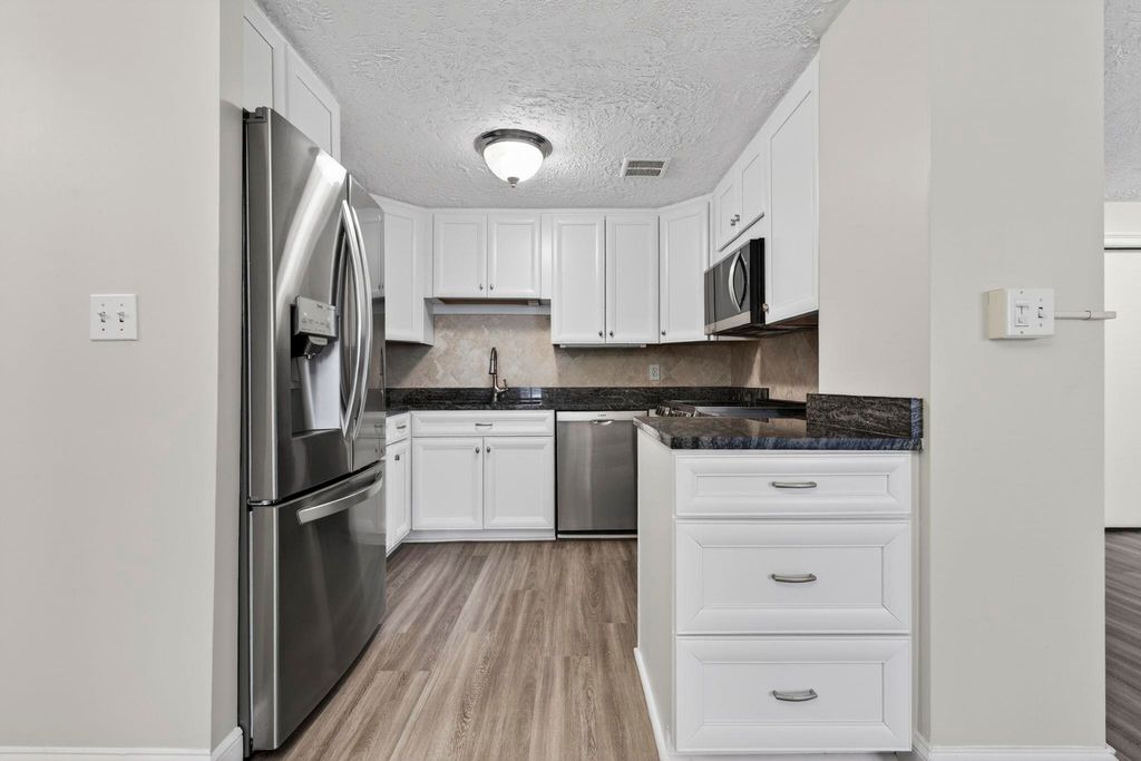 Photo of 55 River Road #9C, Manchester, NH 03104 (MLS # 5077593)