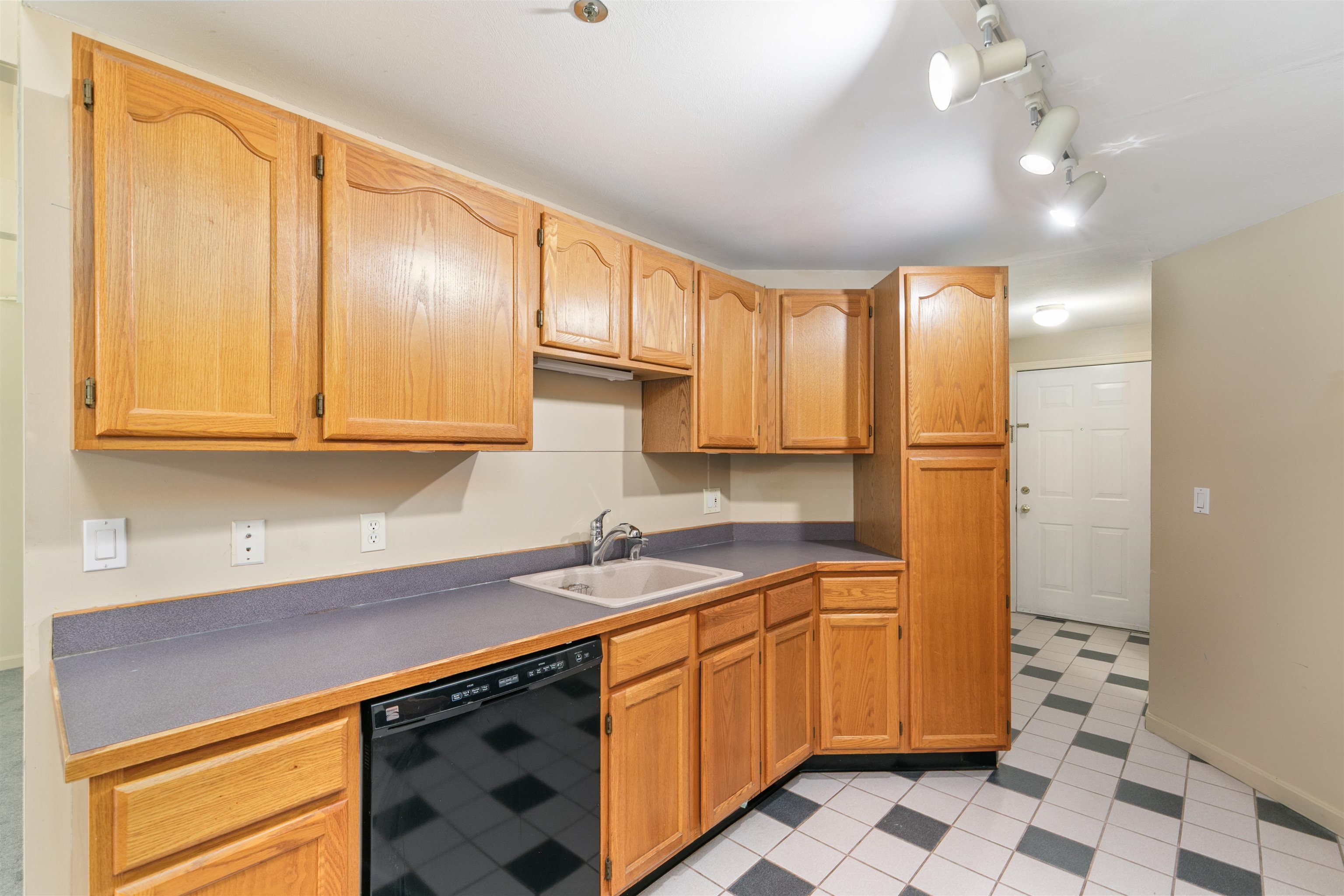 Atkinson, New Hampshire 03811, United States, 2 Bedrooms Bedrooms, ,2 BathroomsBathrooms,Residential,Active,179522