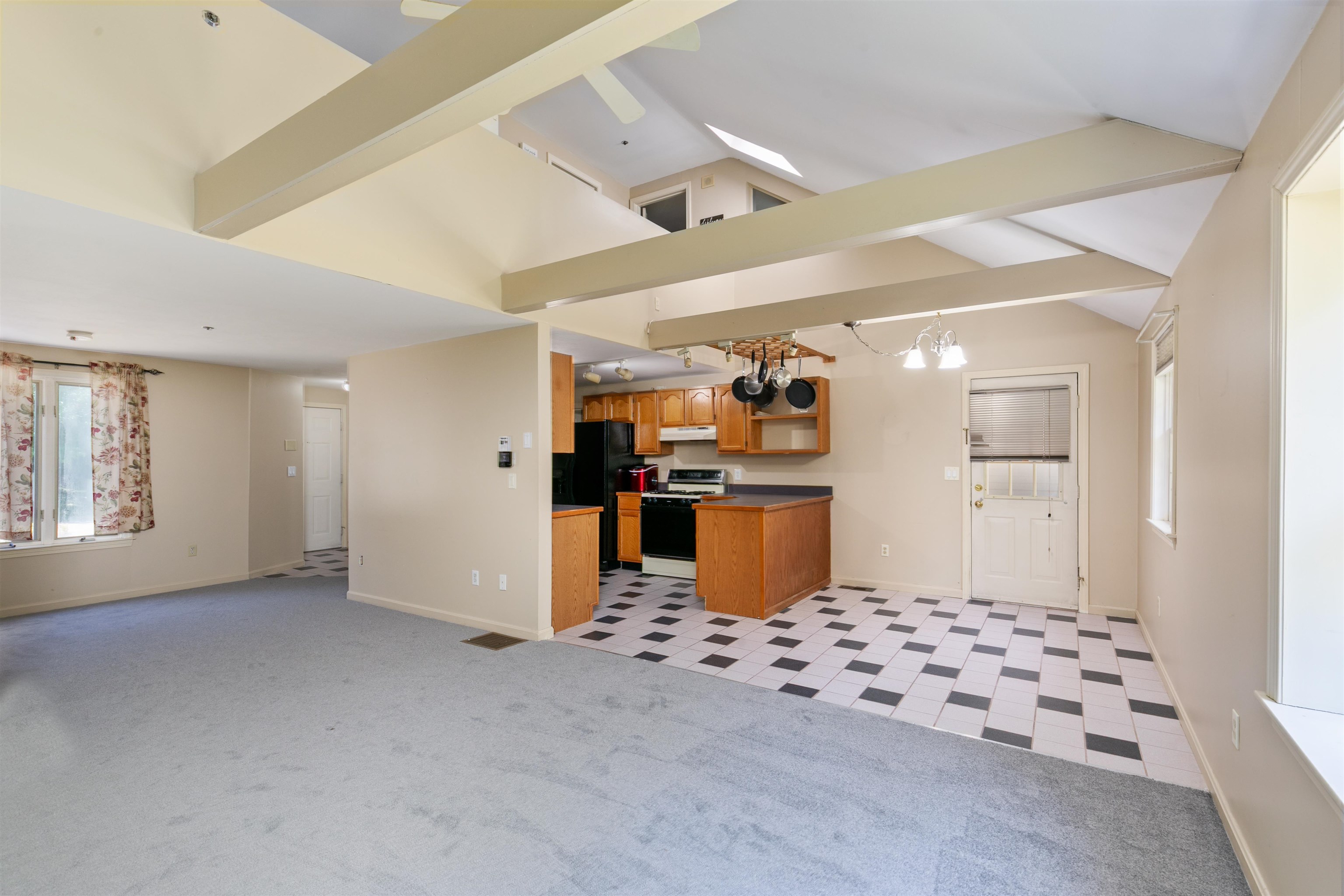 Atkinson, New Hampshire 03811, United States, 2 Bedrooms Bedrooms, ,2 BathroomsBathrooms,Residential,Active,179522