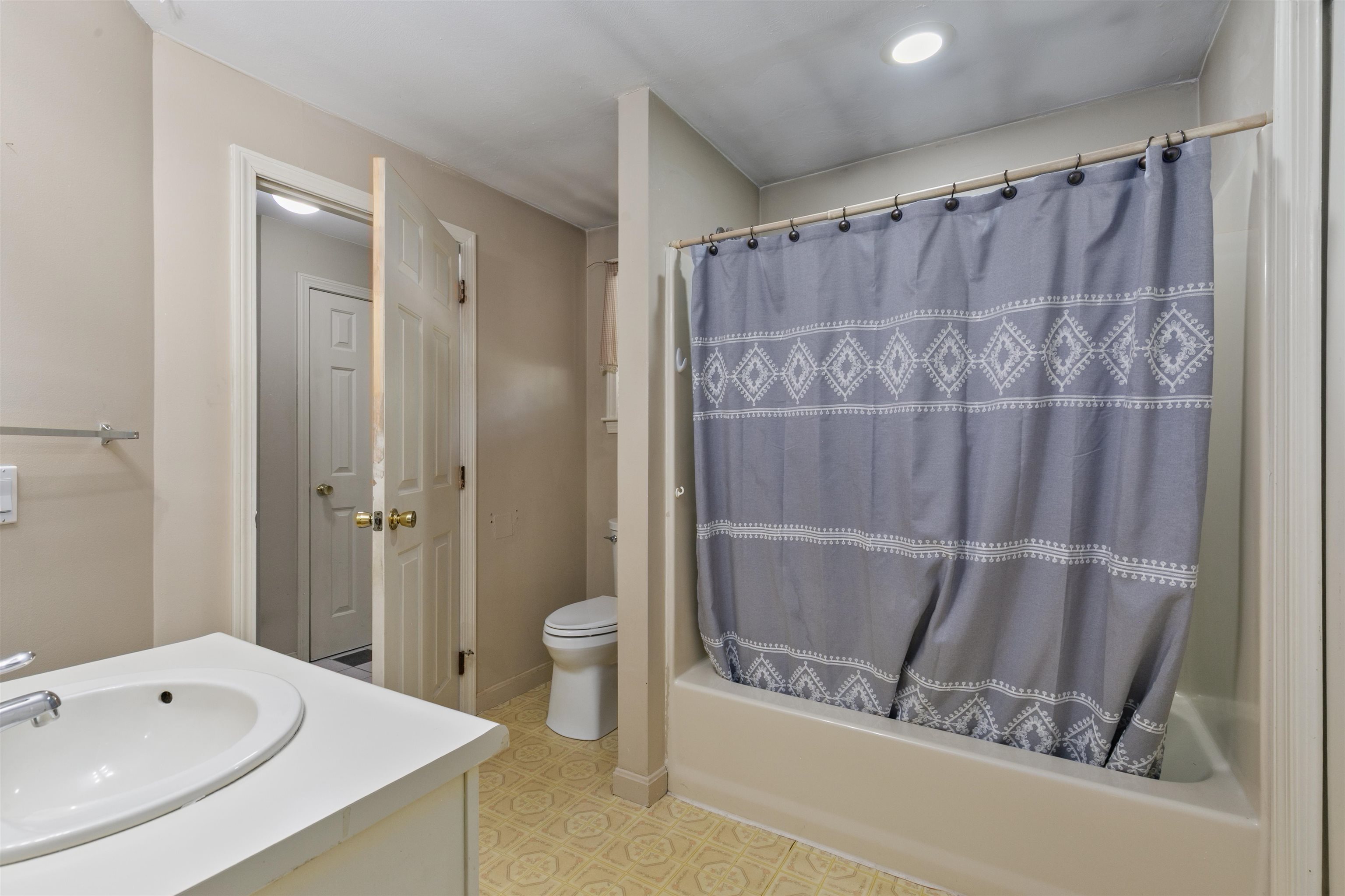 Atkinson, New Hampshire 03811, United States, 2 Bedrooms Bedrooms, ,2 BathroomsBathrooms,Residential,Active,179522