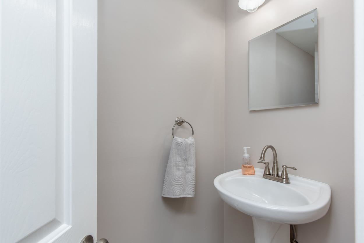 Londonderry, New Hampshire 03053, United States, 2 Bedrooms Bedrooms, ,2 BathroomsBathrooms,Residential,Active,78669