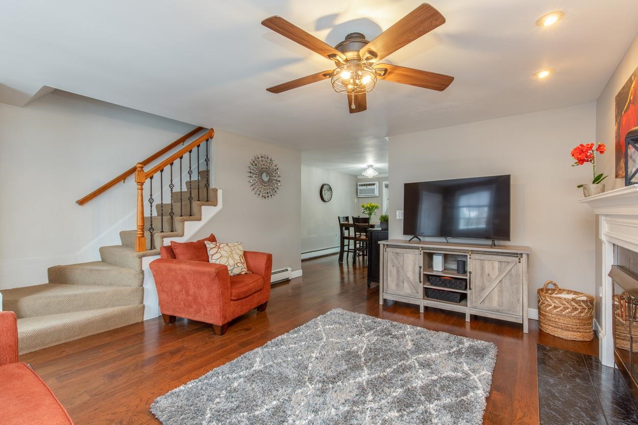 Londonderry, New Hampshire 03053, United States, 2 Bedrooms Bedrooms, ,2 BathroomsBathrooms,Residential,Active,78669