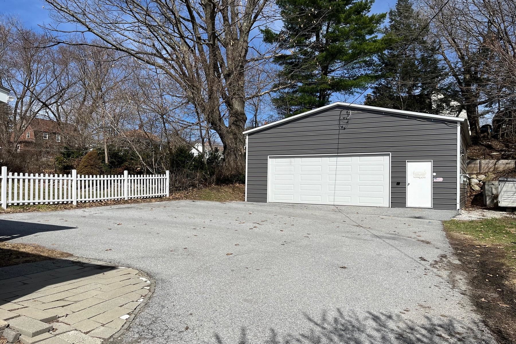 213 Columbian Avenue