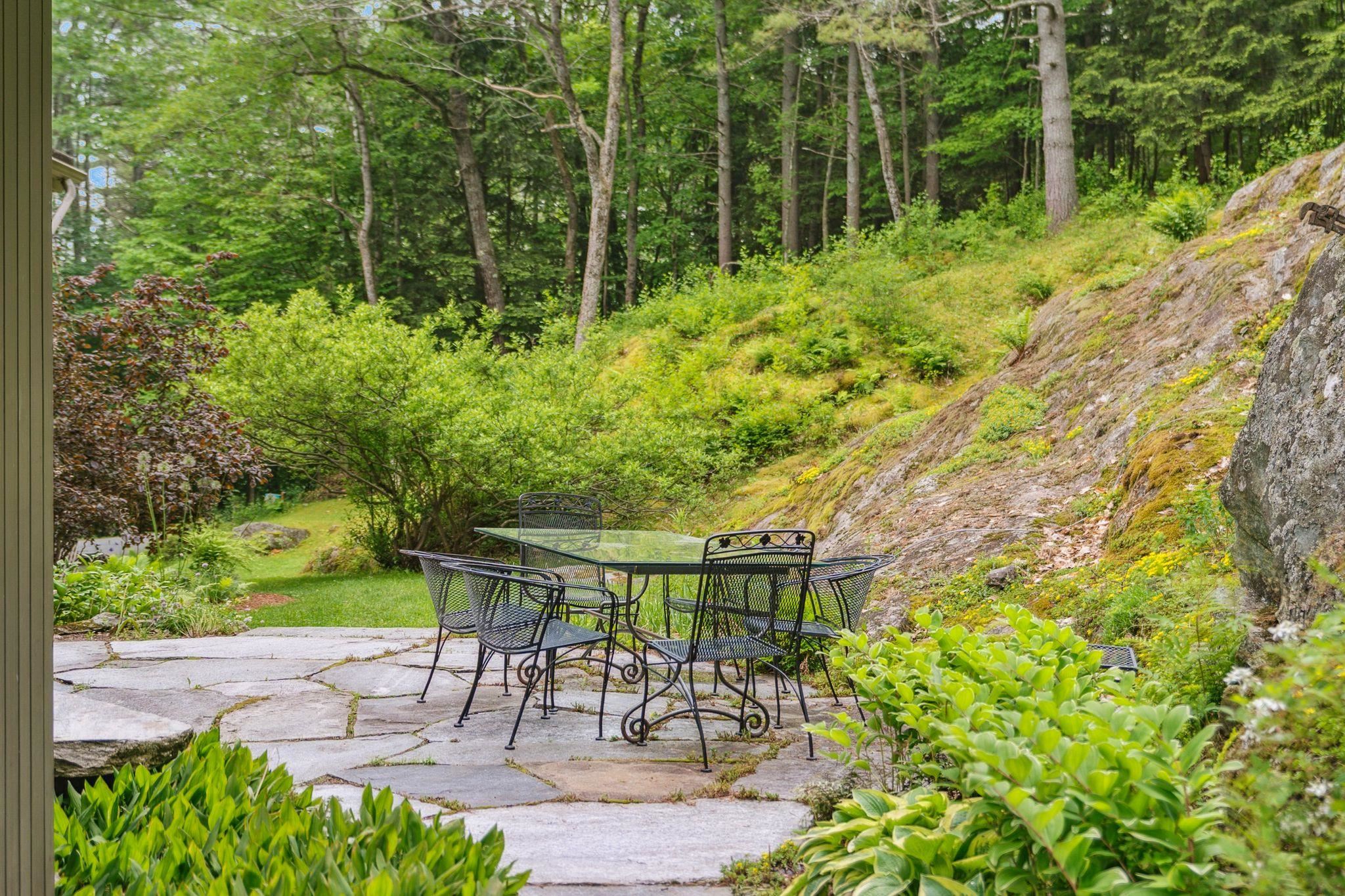 Norwich, Vermont 05055, United States, 3 Bedrooms Bedrooms, ,2 BathroomsBathrooms,Residential,Active,149514