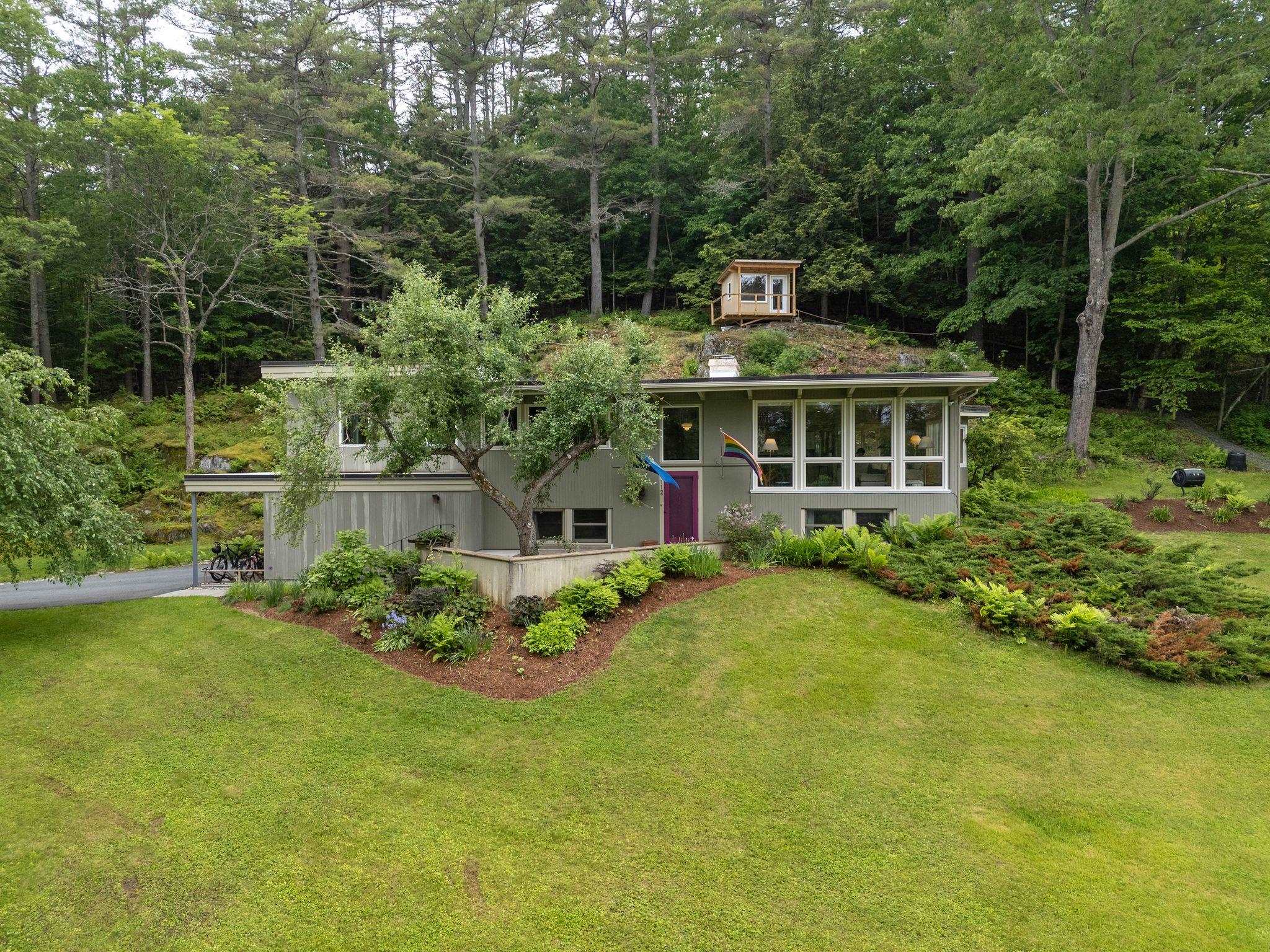 Norwich, Vermont 05055, United States, 3 Bedrooms Bedrooms, ,2 BathroomsBathrooms,Residential,Active,149514