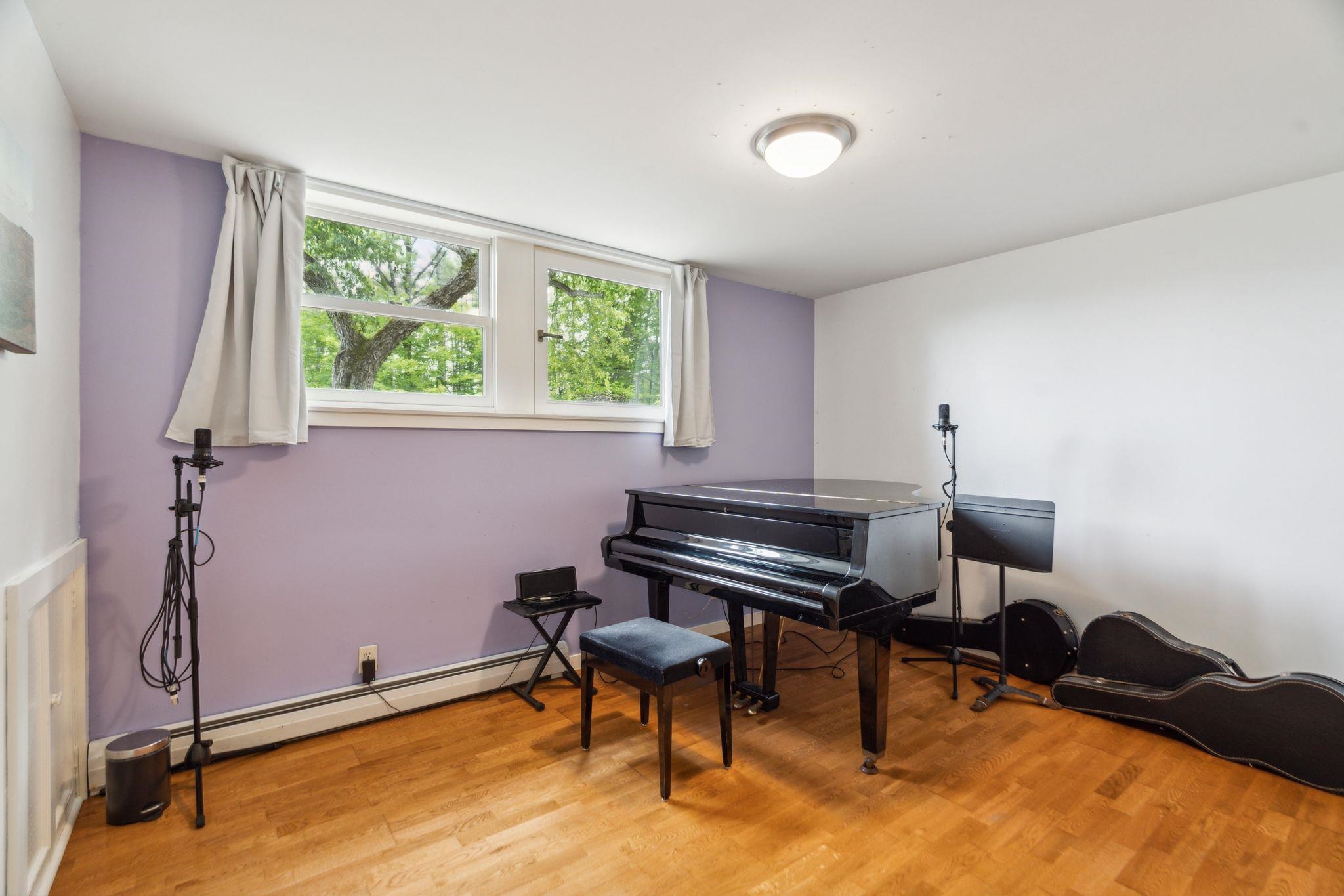 Norwich, Vermont 05055, United States, 3 Bedrooms Bedrooms, ,2 BathroomsBathrooms,Residential,Active,149514