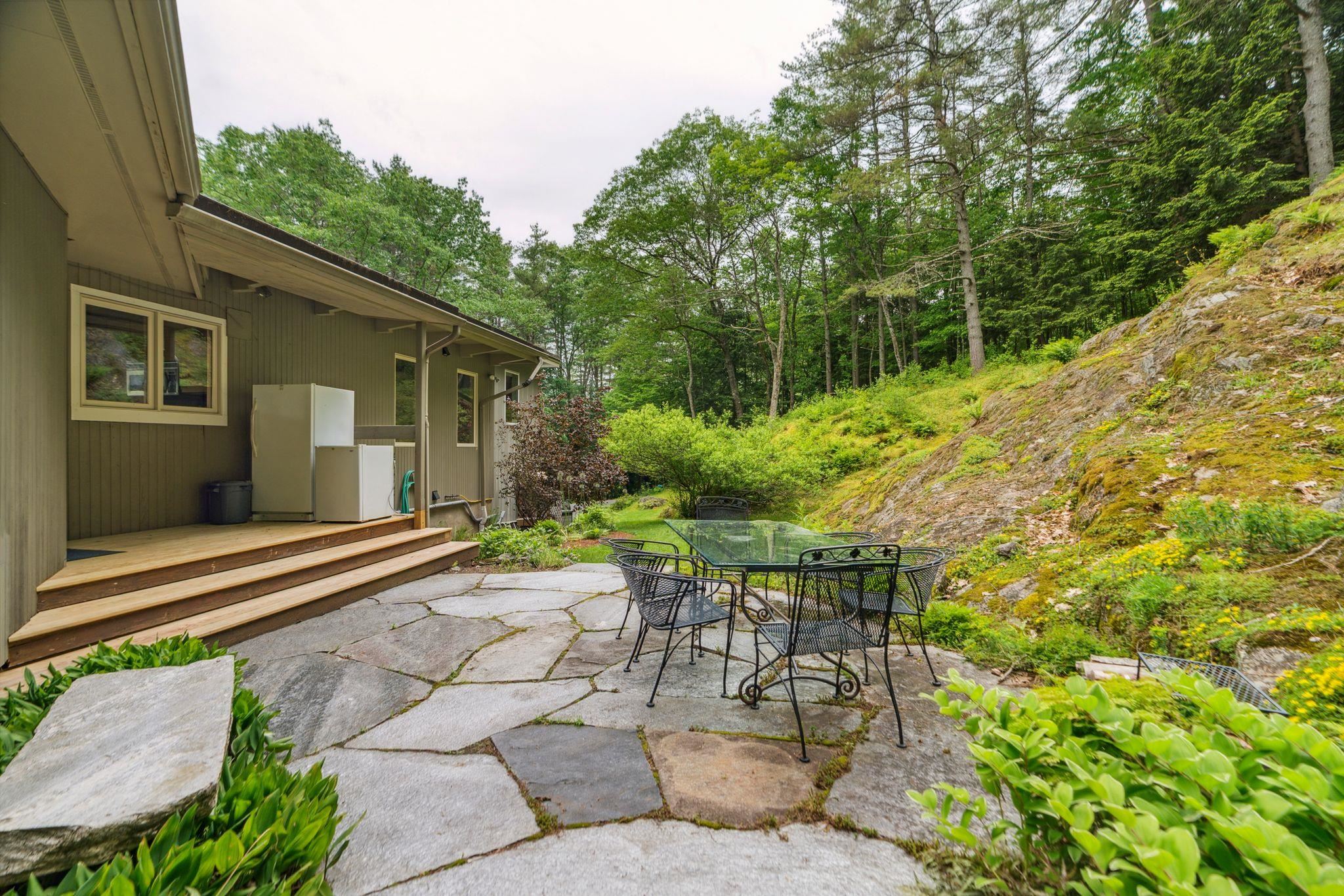 Norwich, Vermont 05055, United States, 3 Bedrooms Bedrooms, ,2 BathroomsBathrooms,Residential,Active,149514