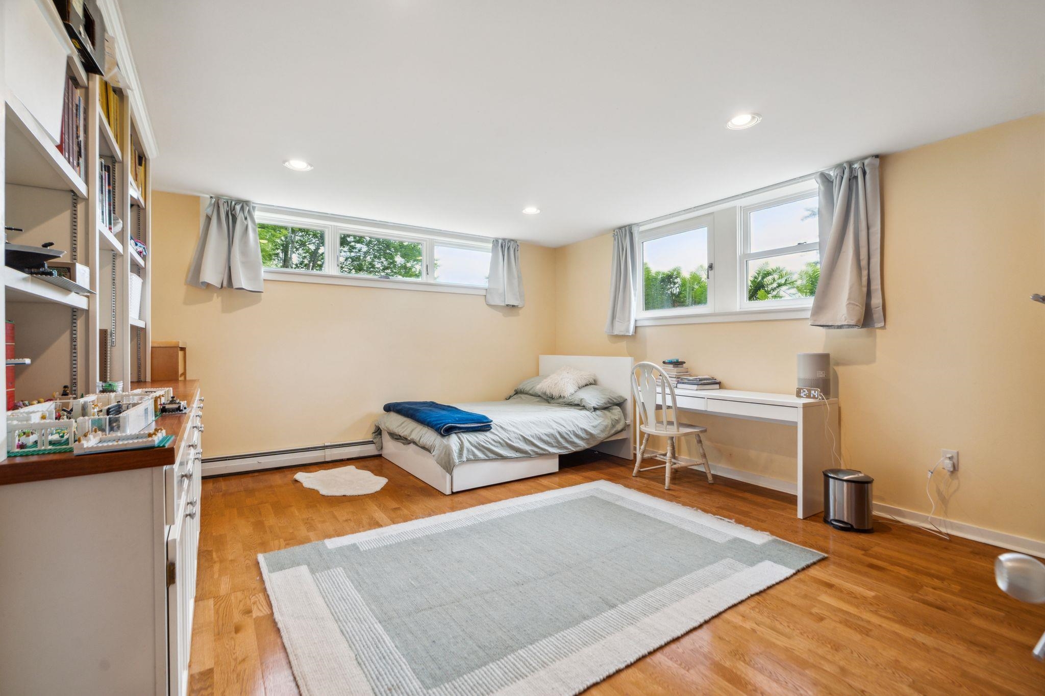 Norwich, Vermont 05055, United States, 3 Bedrooms Bedrooms, ,2 BathroomsBathrooms,Residential,Active,149514