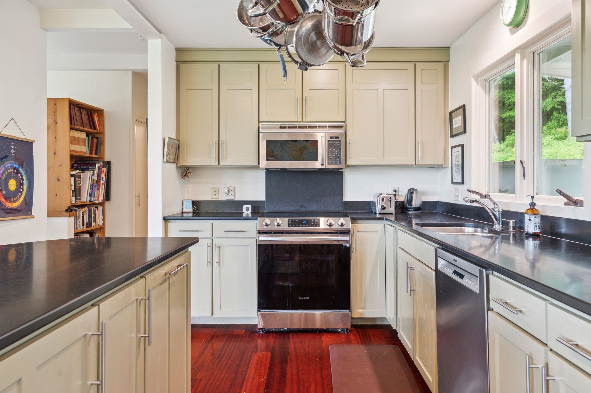 Norwich, Vermont 05055, United States, 3 Bedrooms Bedrooms, ,2 BathroomsBathrooms,Residential,Active,149514