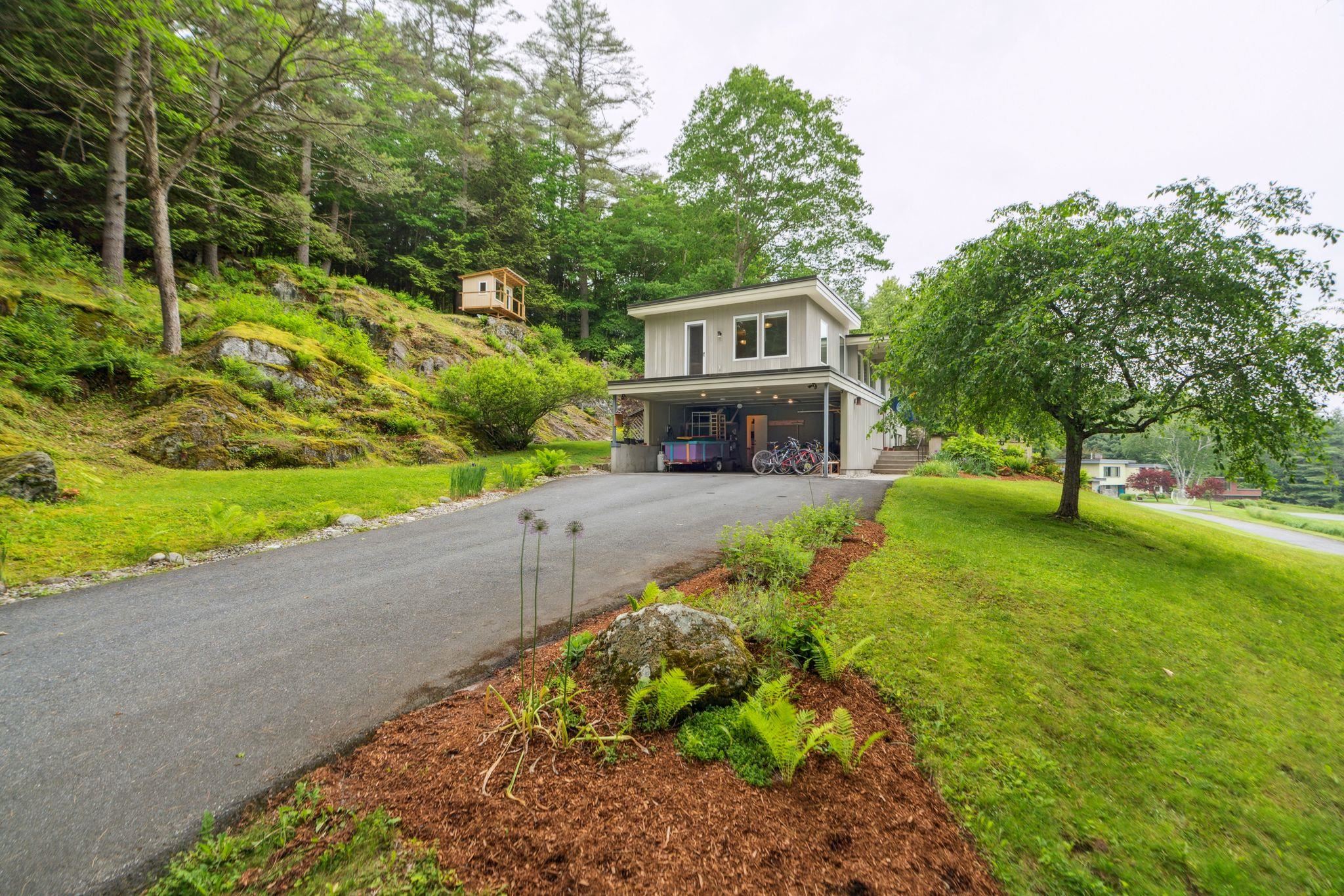 Norwich, Vermont 05055, United States, 3 Bedrooms Bedrooms, ,2 BathroomsBathrooms,Residential,Active,149514