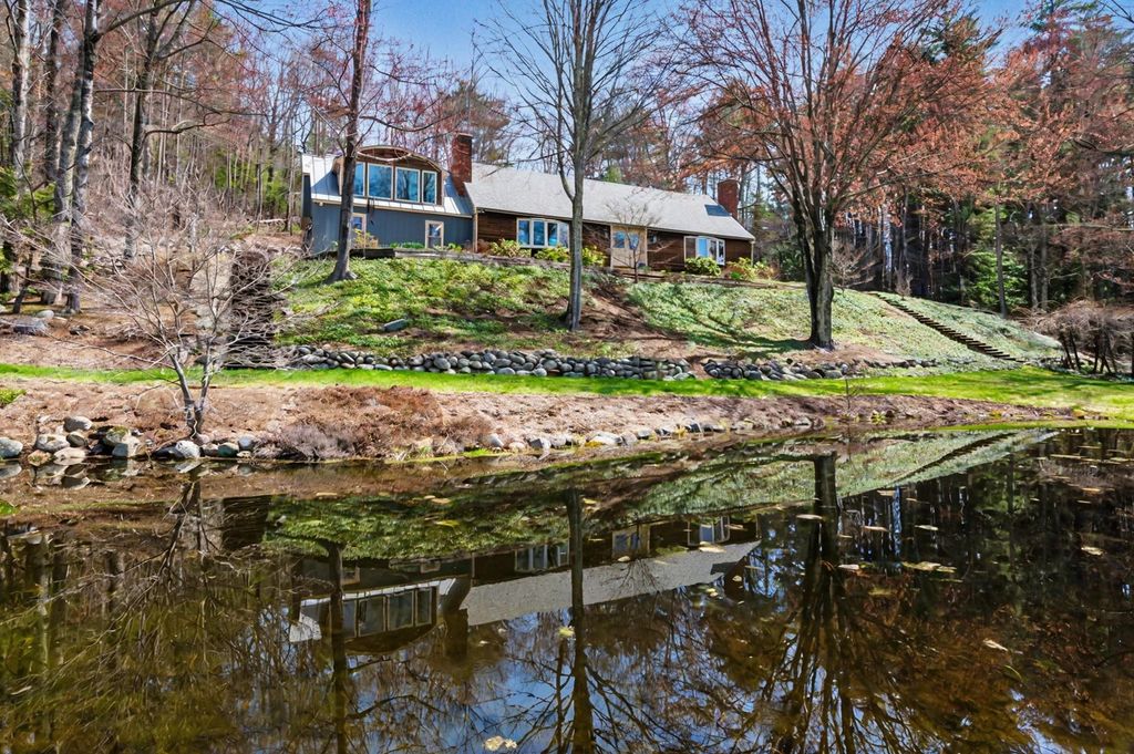Photo of 19 Highland Drive, Amherst, NH 03031 (MLS # 5084178)