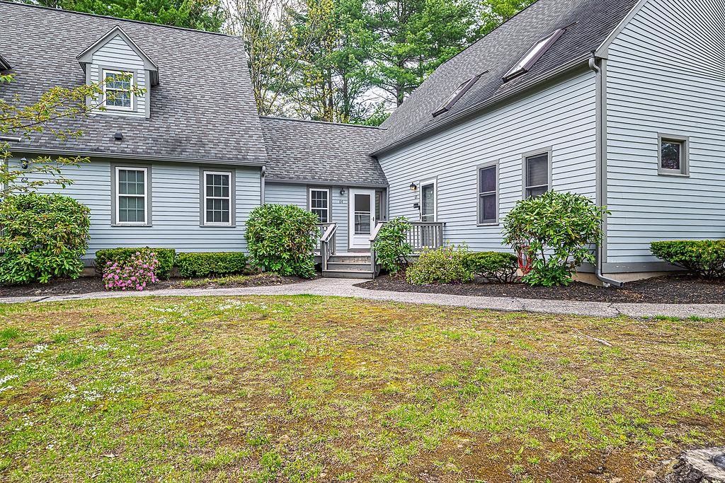 Photo of 64 Glengarry Drive, Stratham, NH 03885 (MLS # 5087784)