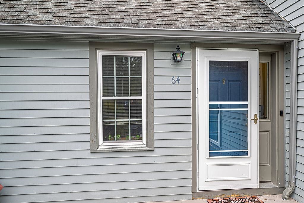 Photo of 64 Glengarry Drive, Stratham, NH 03885 (MLS # 5087784)
