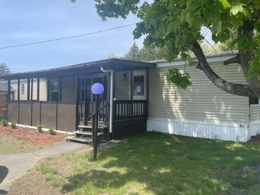 Photo of 4 Robbins Street, Hinsdale, NH 03451 (MLS # 5089536)