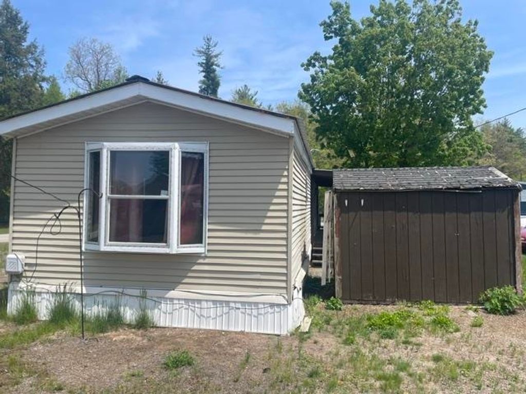 Photo of 4 Robbins Street, Hinsdale, NH 03451 (MLS # 5089536)