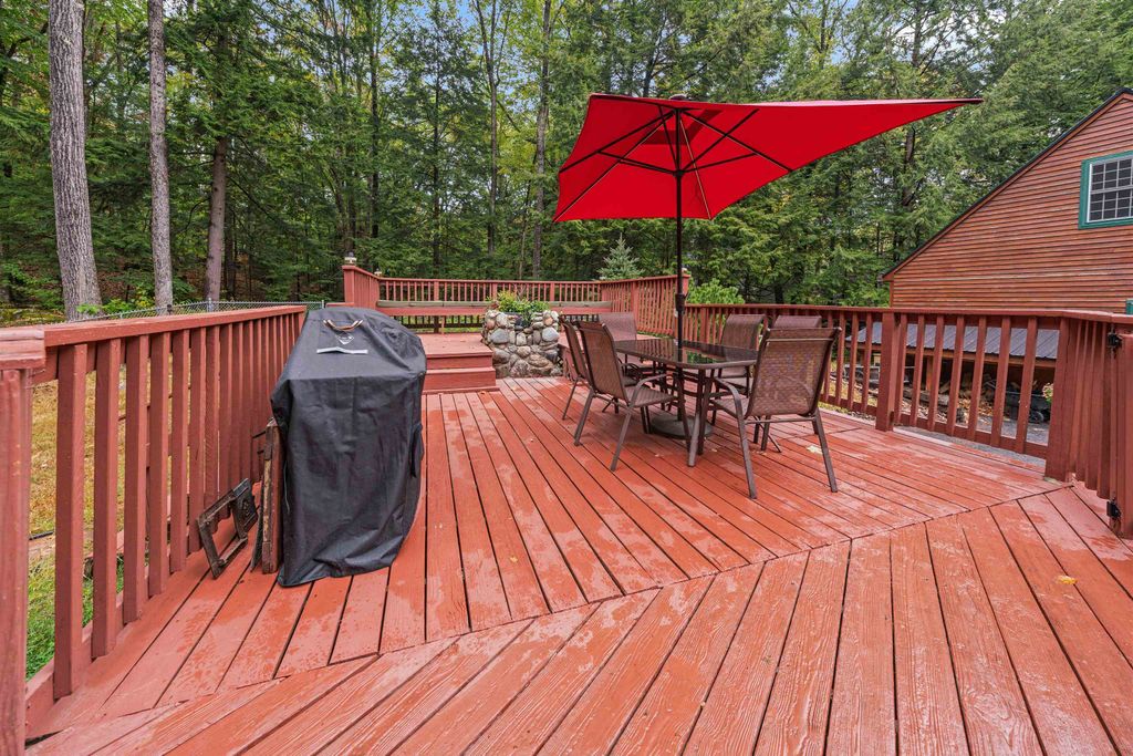 Photo of 17 Centennial Drive, Webster, NH 03303 (MLS # 5085158)
