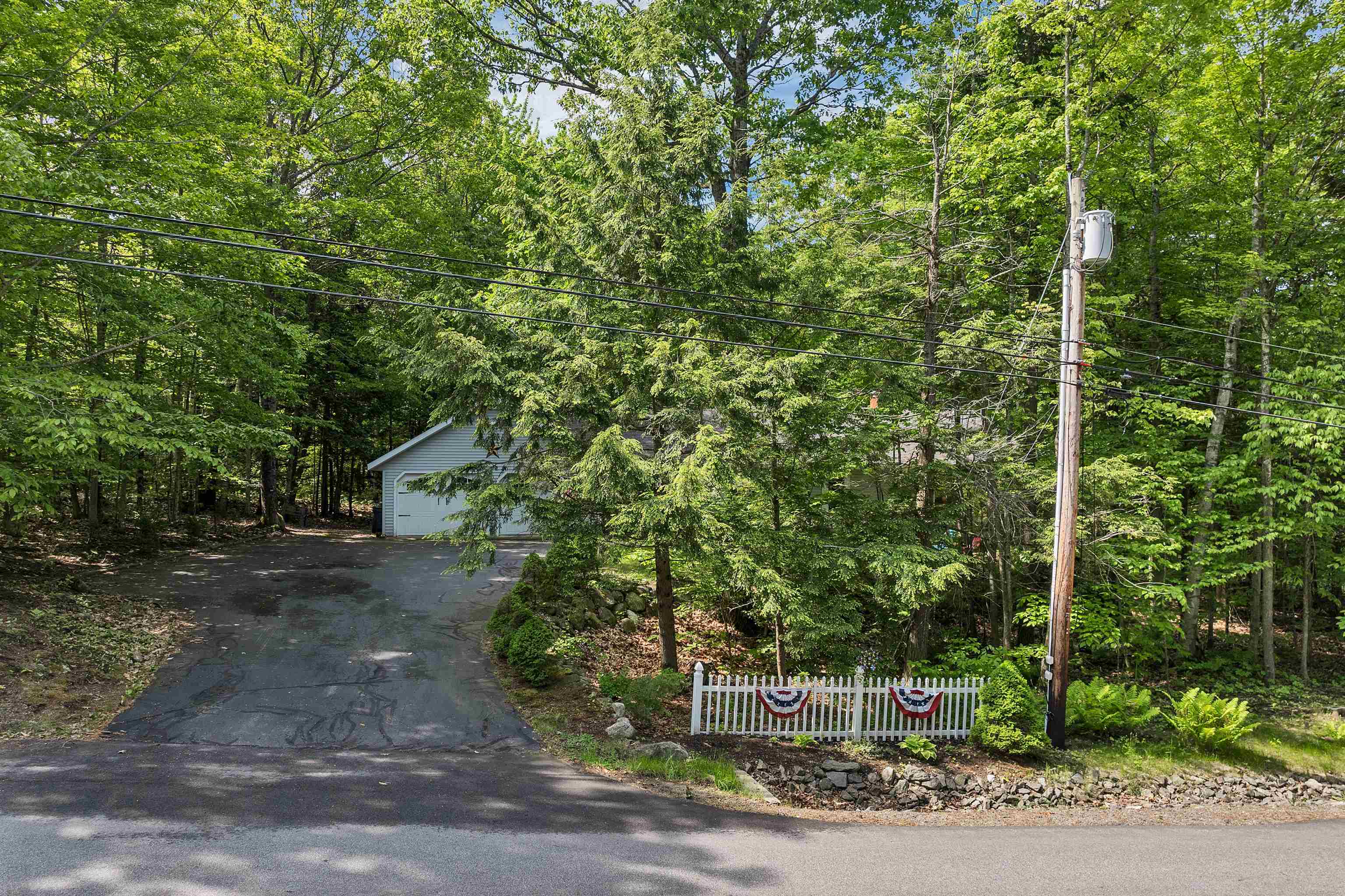 Gilford, New Hampshire 03249, United States, 2 Bedrooms Bedrooms, ,2 BathroomsBathrooms,Residential,Pending,144725