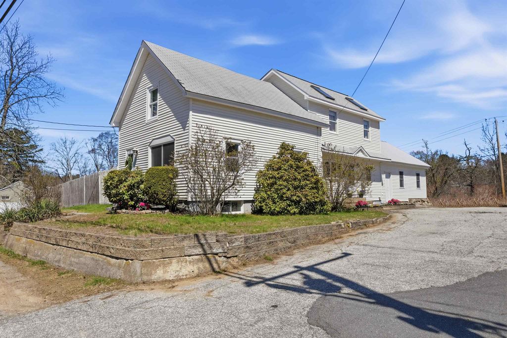 Photo of 506 Mammoth Road, Londonderry, NH 03053 (MLS # 5086738)