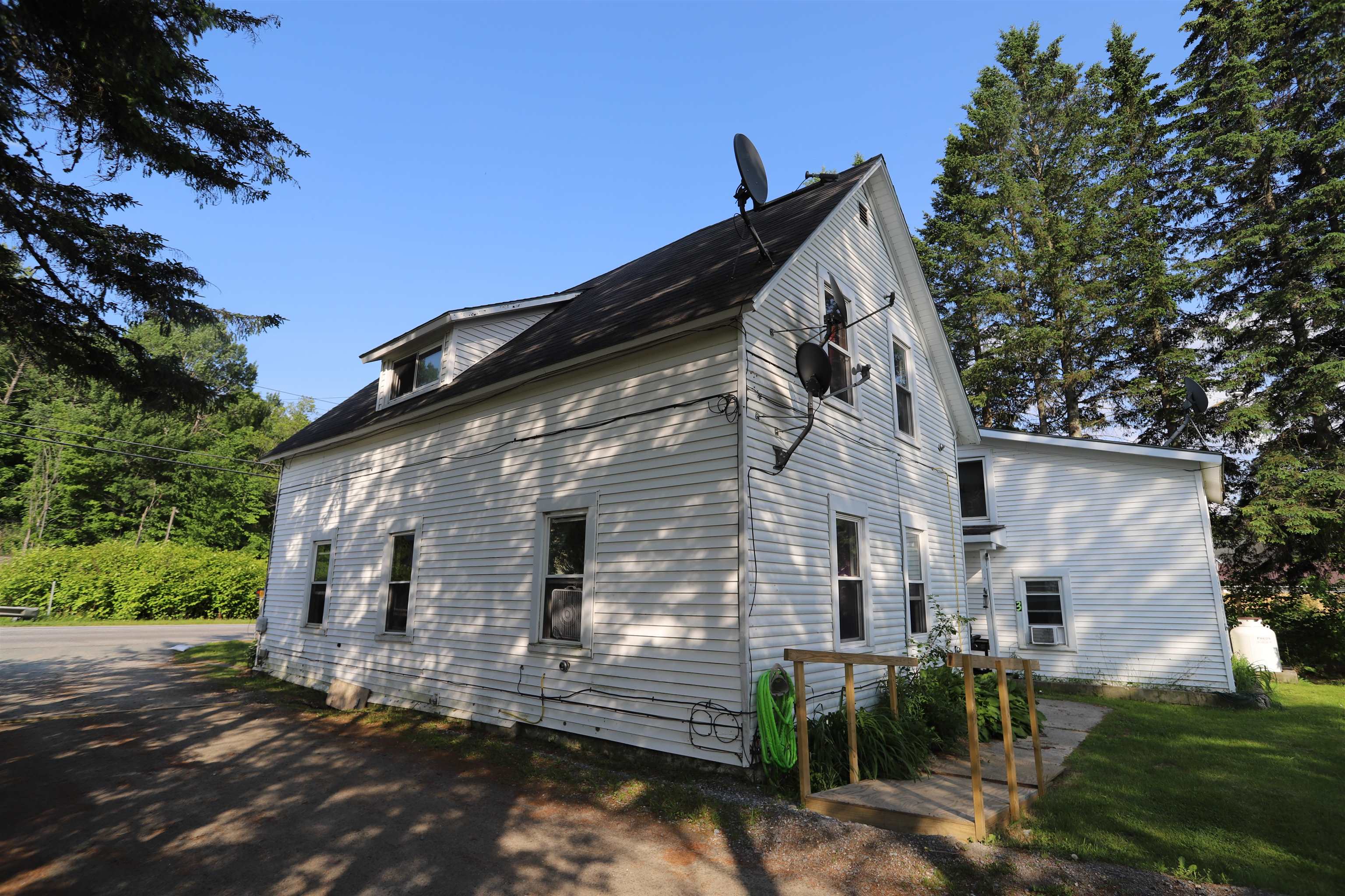 389 Railroad Street