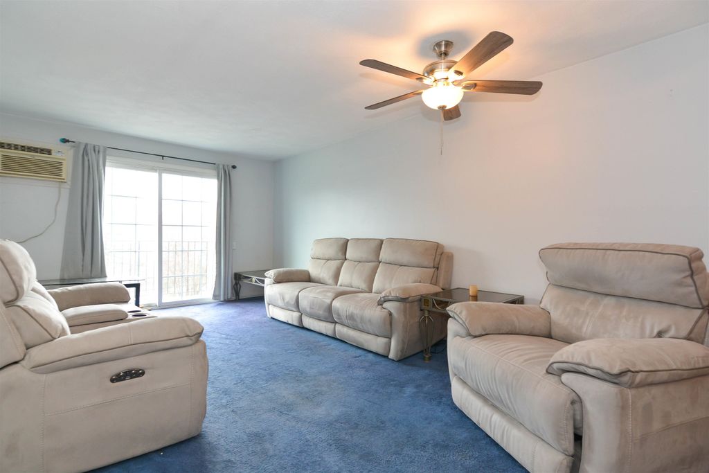 Photo of 1311 Hanover Street #33, Manchester, NH 03104 (MLS # 5083980)